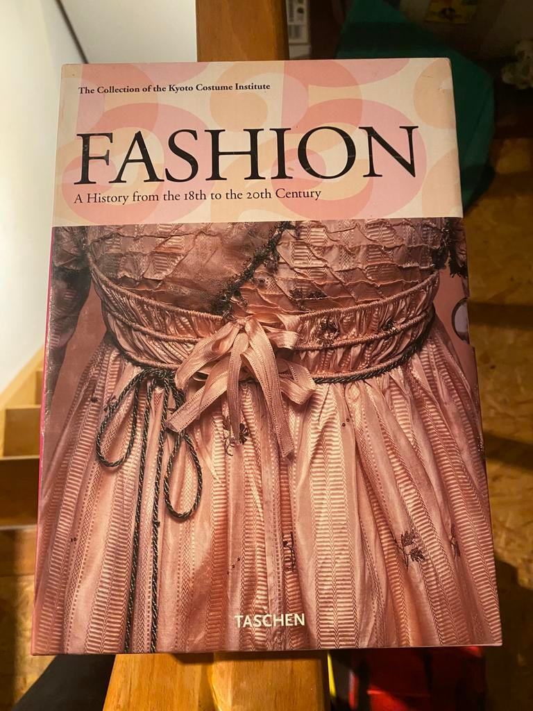 Fashion now, Boeken, Ophalen of Verzenden, Zo goed als nieuw