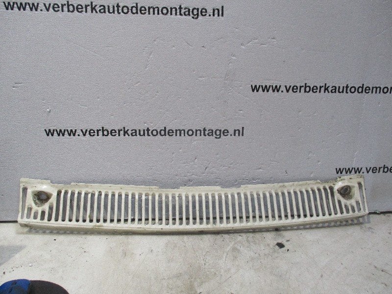 BAIE DE PARE BRISE luchtrooster Mercedes-Benz / 8 (W115), Mercedes-Benz, Utilisé, Dialog.mb@mercedes-benz.com, Mercedes-Benz AG