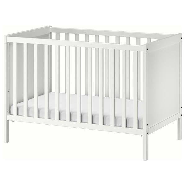 IKEA babybedje wit (sundvik) met matras, Kinderen en Baby's, Ophalen, Gebruikt, Ledikant