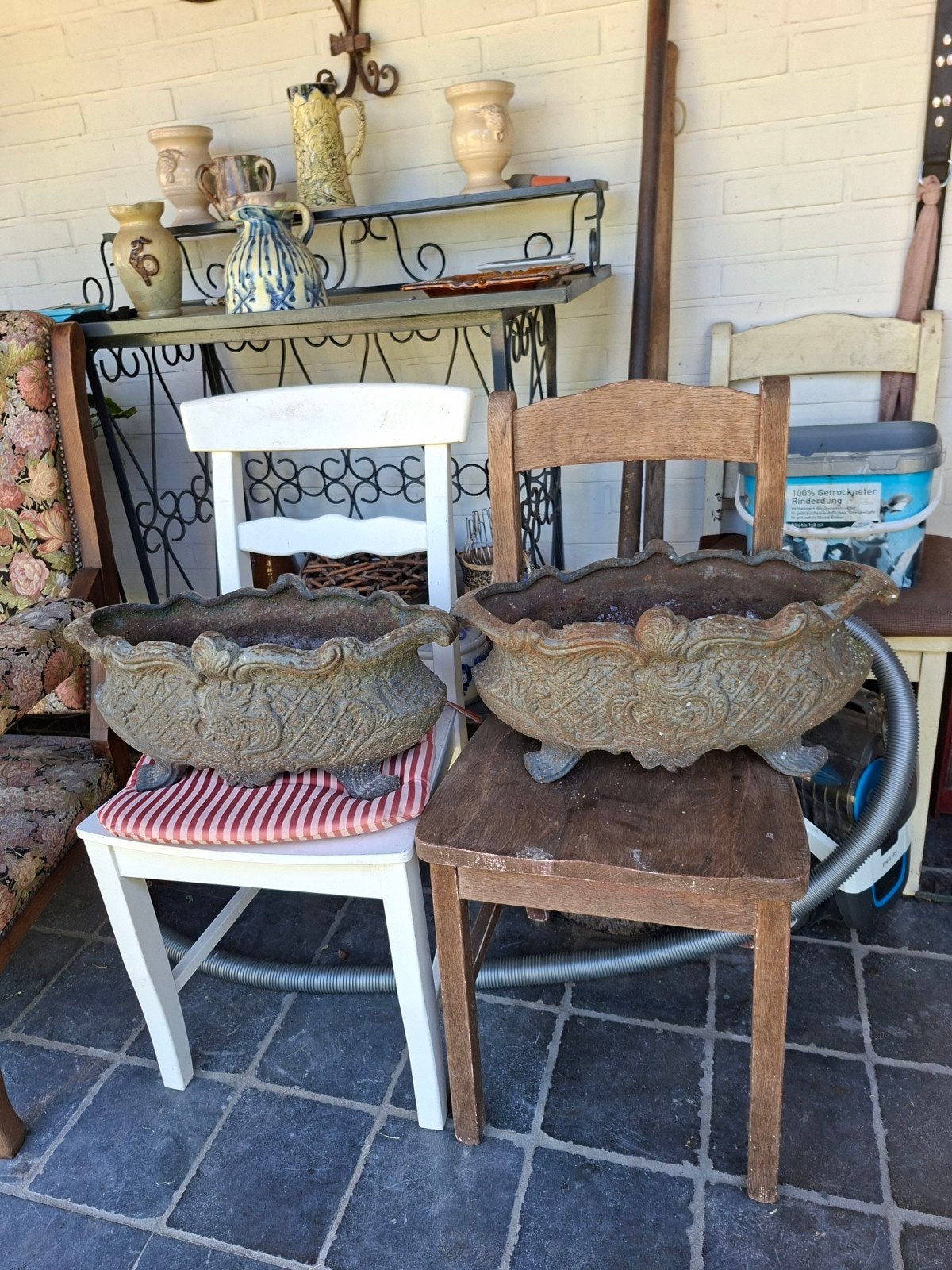 2 oude gietijzeren potten, Tuin en Terras, Ophalen