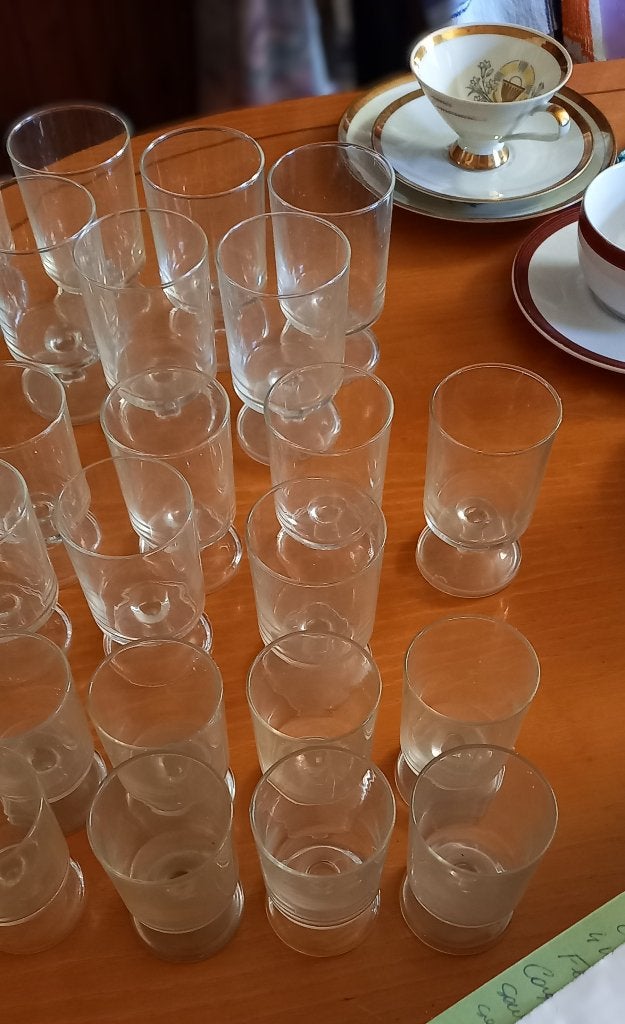 Service à verres ancien et coupe à dessert, Enlèvement