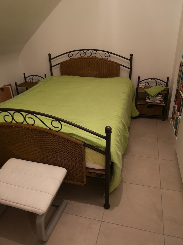 Bed 140 x 200 met lattenbodem en recente matras, Huis en Inrichting, Ophalen, Gebruikt, Zwart, Tweepersoons