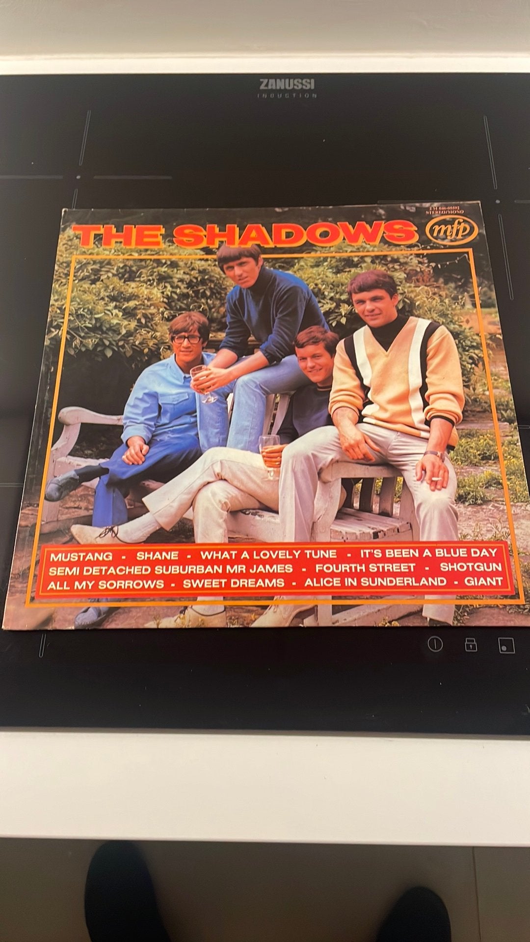 The shadows, Cd's en Dvd's, Ophalen, Zo goed als nieuw