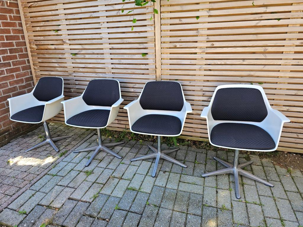 Stoelen ontworpen door G. Leowald voor Wilkhahn, jaren 1960, Enlèvement