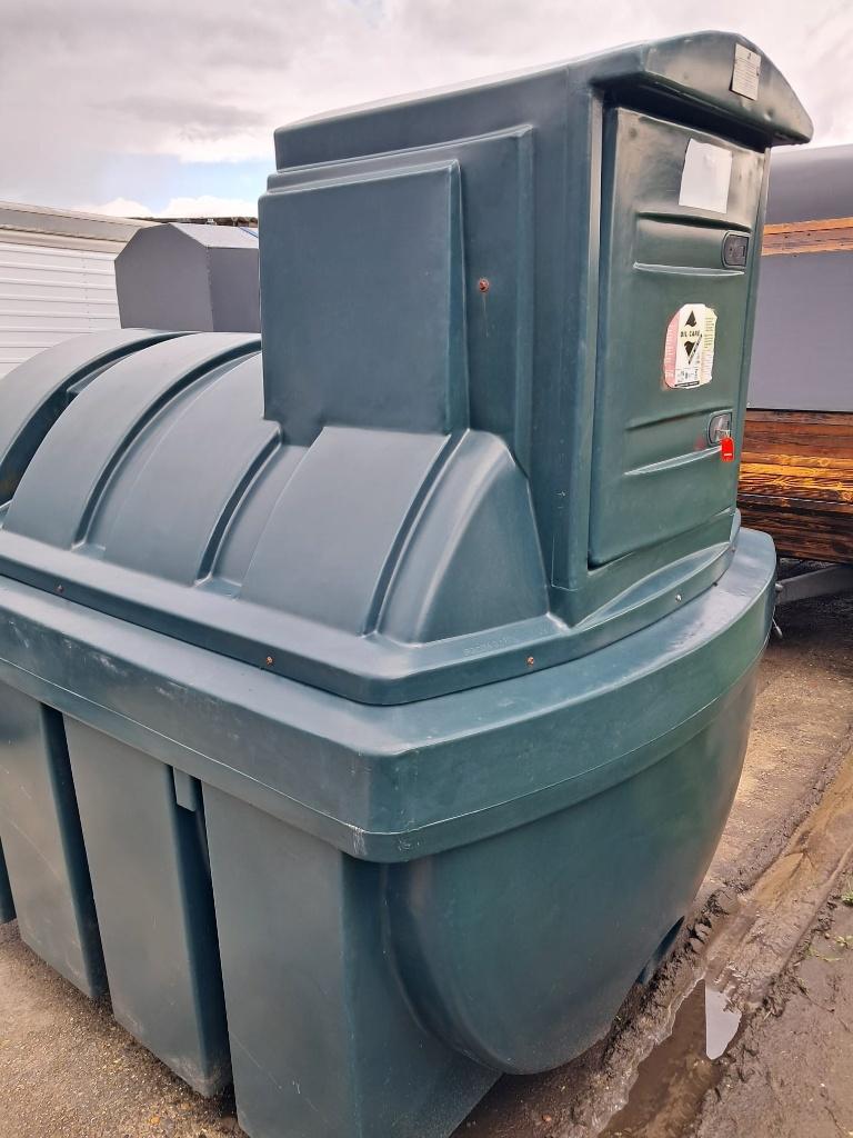 dieseltank 2500 liter met ingebouwde pompinstallatie, Enlèvement
