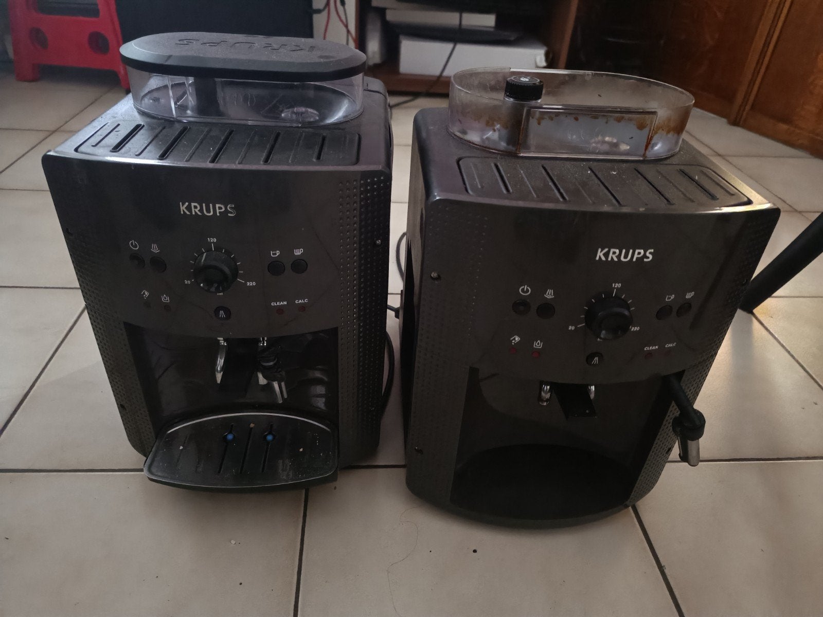 Lot de 2 machines à café KRUPS – 50 € pour les deux ma, Electroménager, Machine à espresso, Réservoir d'eau amovible, Café en grains