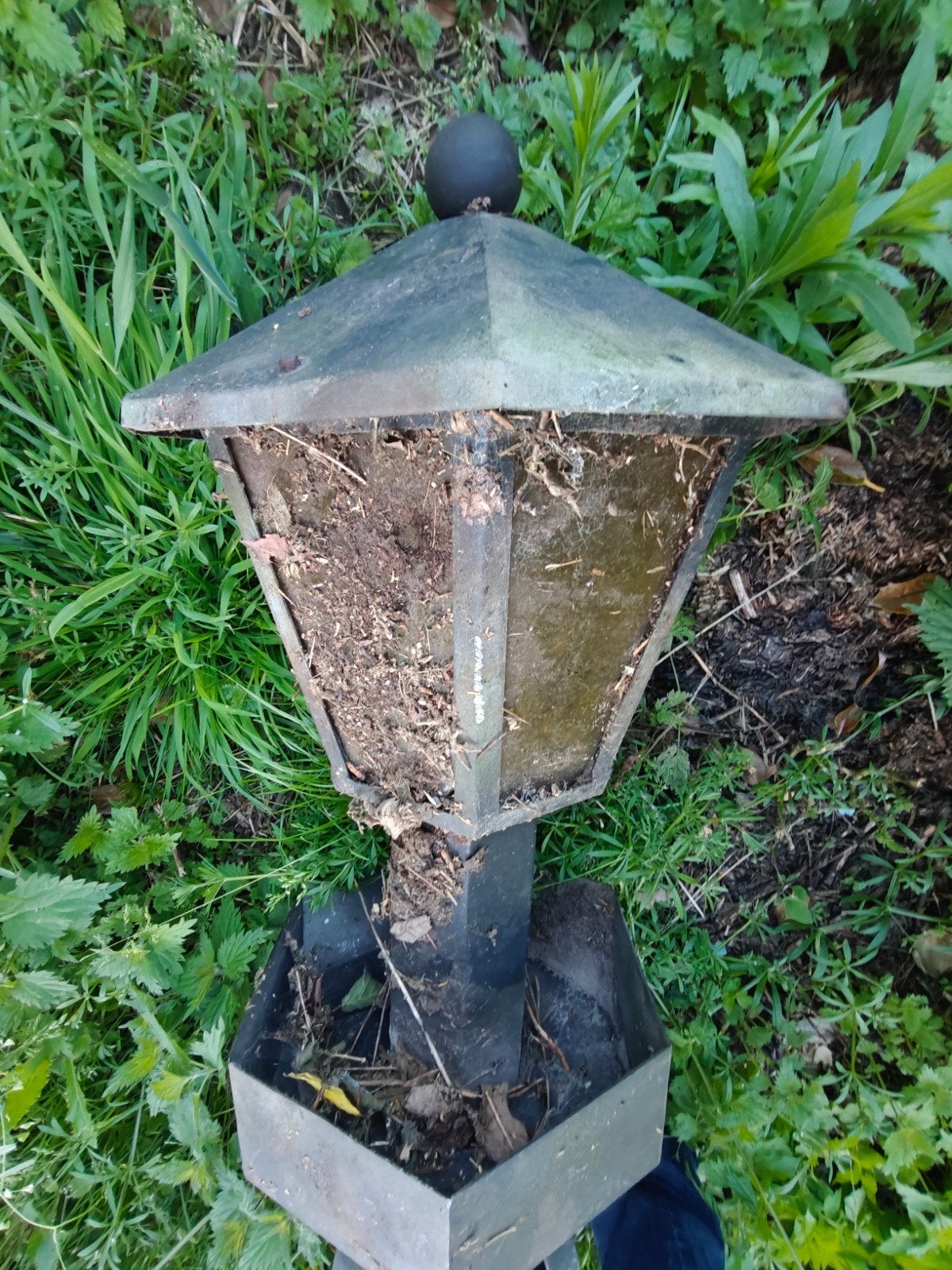 Oude decoratie tuin lantaarn, Enlèvement