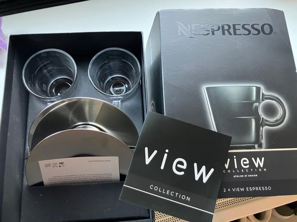 4 kopjes en schoteltjes Nespresso The View, Huis en Inrichting, Keuken | Servies, Ophalen, Nieuw, Glas, Overige stijlen