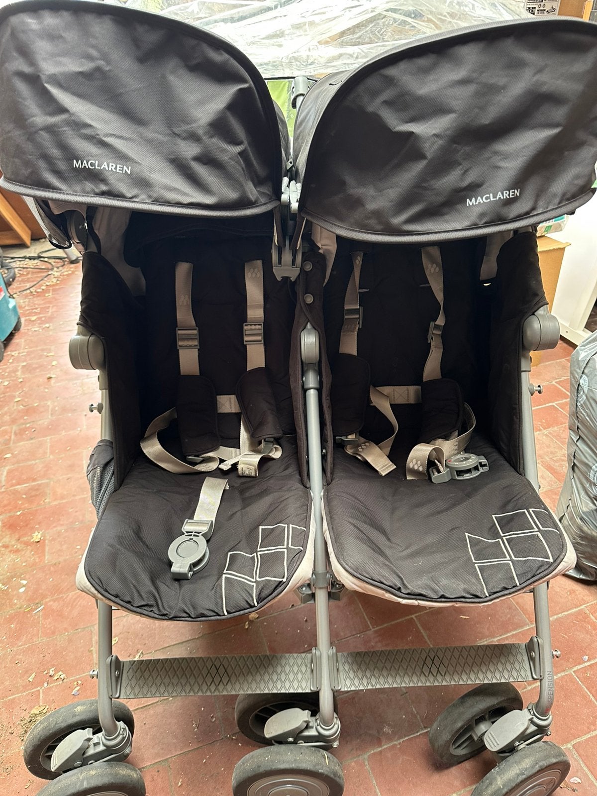 Poussette double Maclaren avec habillage pluie, Enfants & Bébés, Poussettes & Combinaisons, Enlèvement