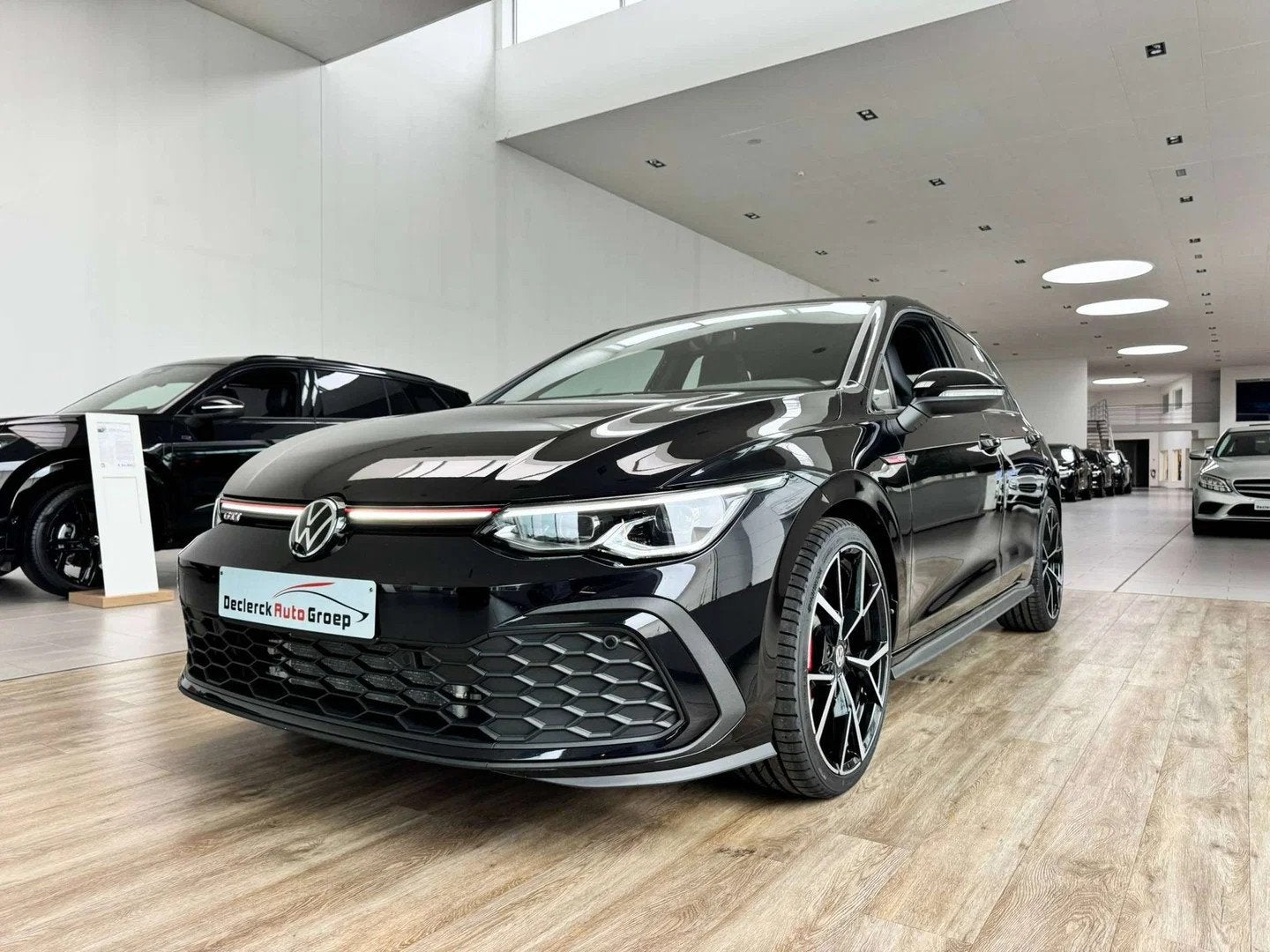Volkswagen Golf GTI DSG*245PK*20.00KM*2024*NIEUWSTAAT*TOPWAG, Automaat, 245 pk, Stof, Gebruikt