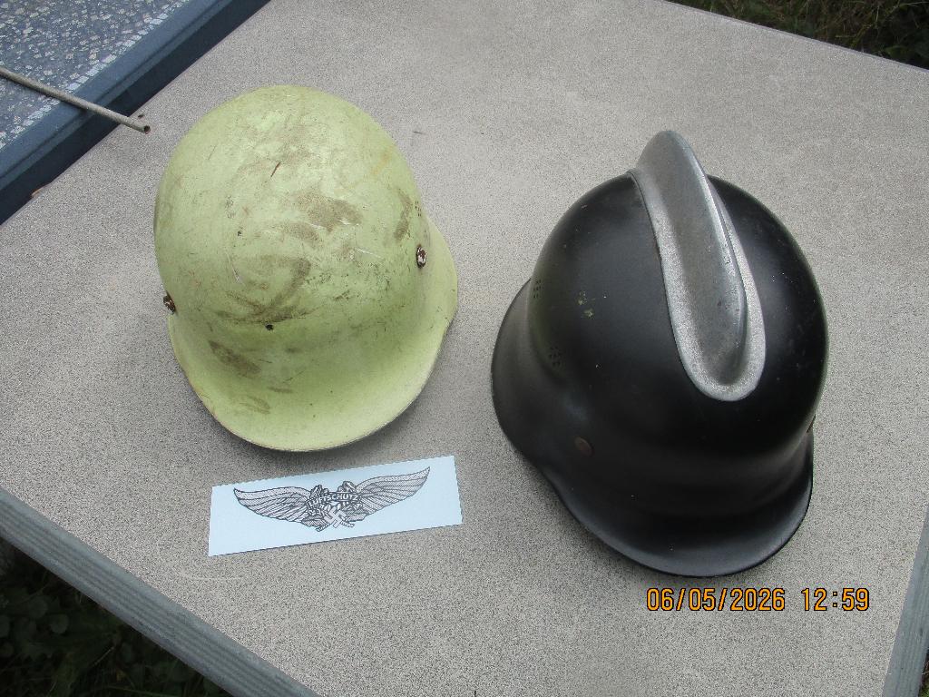 2 duitse helmen, Verzamelen, Militaria | Algemeen, Ophalen of Verzenden, Overige soorten, Helm of Baret