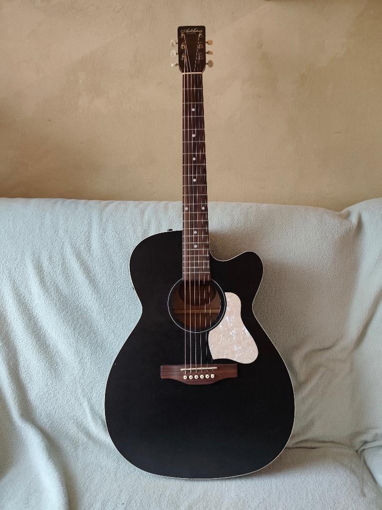 Vend guitare Art et Lutherie Legacy Faded Black cw presys ii, Enlèvement, Utilisé, Guitare Western ou Guitare Folk, Avec valise
