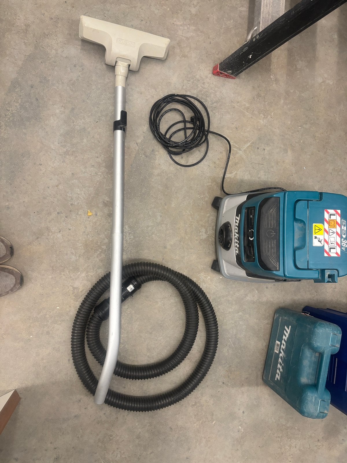 Stofzuiger HYBRIDE makita, Elektronische apparatuur, Ophalen, Zo goed als nieuw, Makita