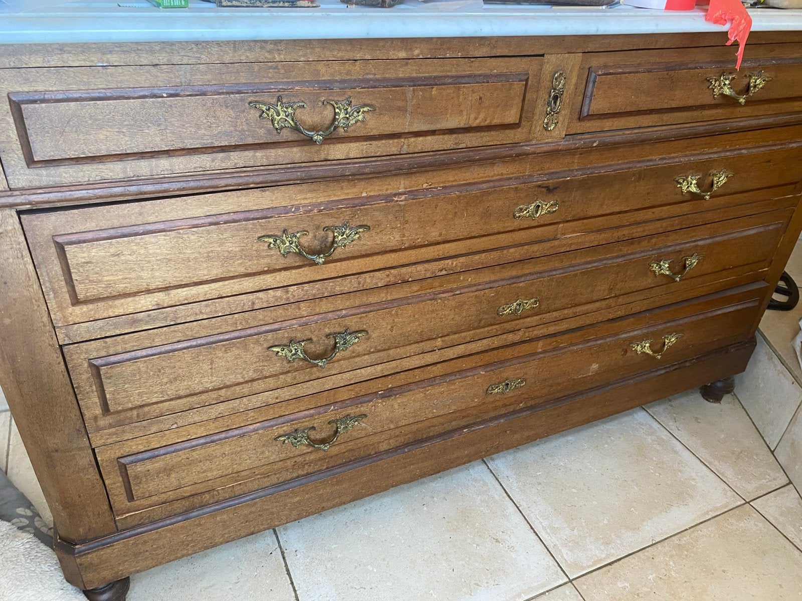 Eiken commode, Ophalen