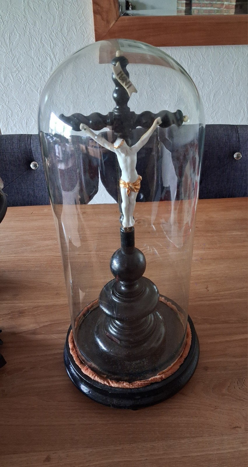 Jezus kruis onder stolp ., Antiek en Kunst, Ophalen