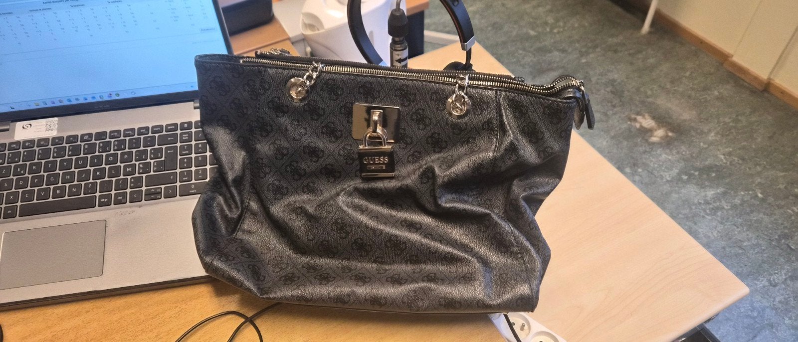 guess handtas, Handtassen en Accessoires, Ophalen of Verzenden, Nieuw, Grijs, Handtas