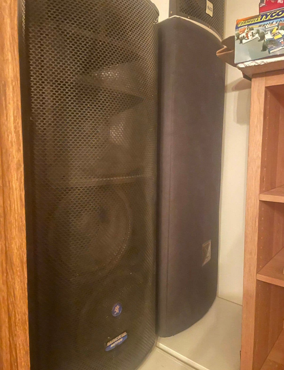 Mackie SA1232 actief in nieuwe staat! Met hoezen 1300w RMS., Audio, Tv en Foto, Ophalen, Zo goed als nieuw