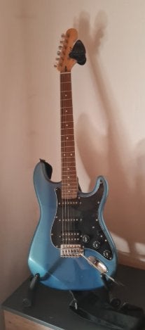 Hudson gitaar (5 van de 6 snaren aanwezig) + statief, Muziek en Instrumenten, Ophalen