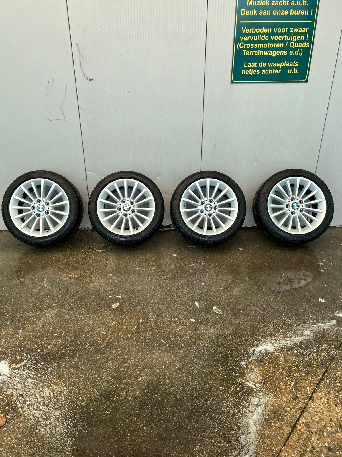 Originele bmw velgen 17 inch met zeer goede winterbanden, Autos : Pièces & Accessoires, Pneus & Jantes, Pneus hiver, 17 pouces