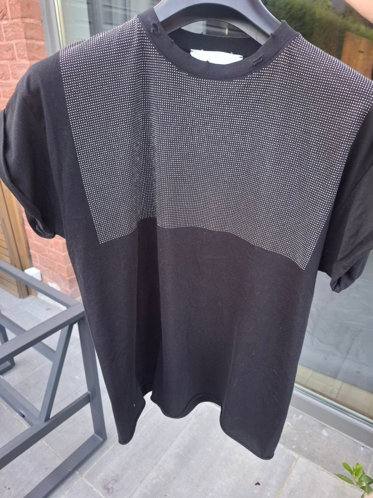 Nieuw T-shirt 20.00 uur zwarte mini-studs S/M, Kleding | Dames, T-shirts, Ophalen of Verzenden, Zwart
