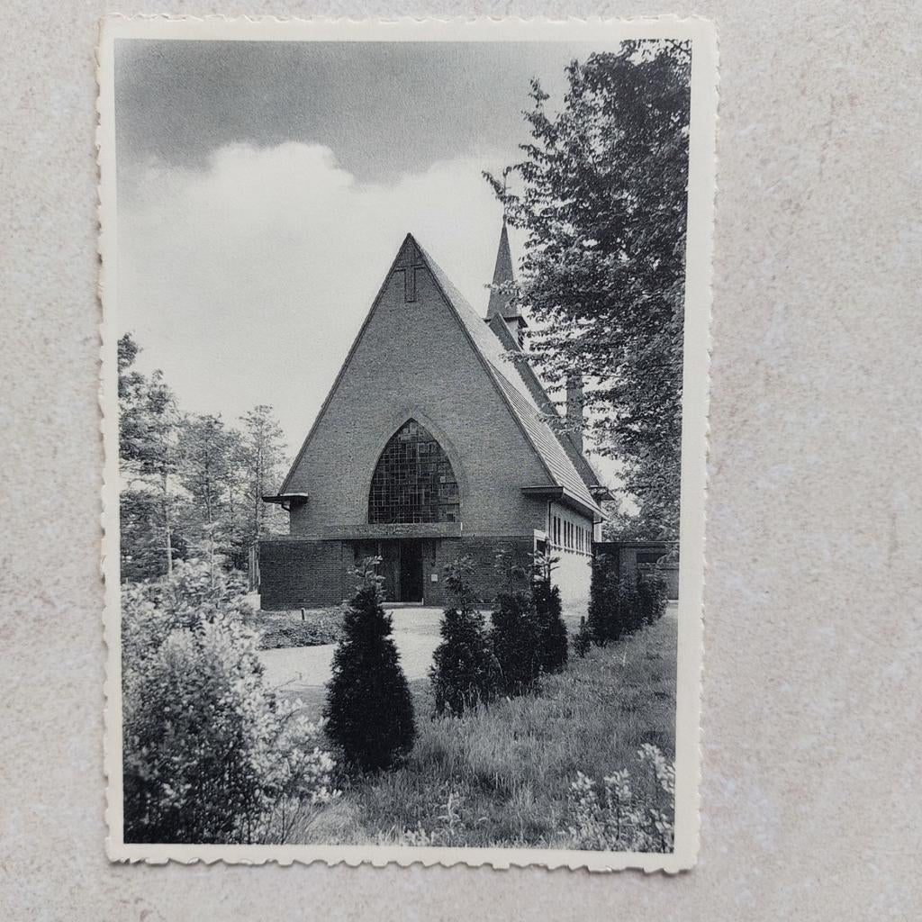 Oude postkaart van Weelde: kerkje Weelde station, Ophalen of Verzenden