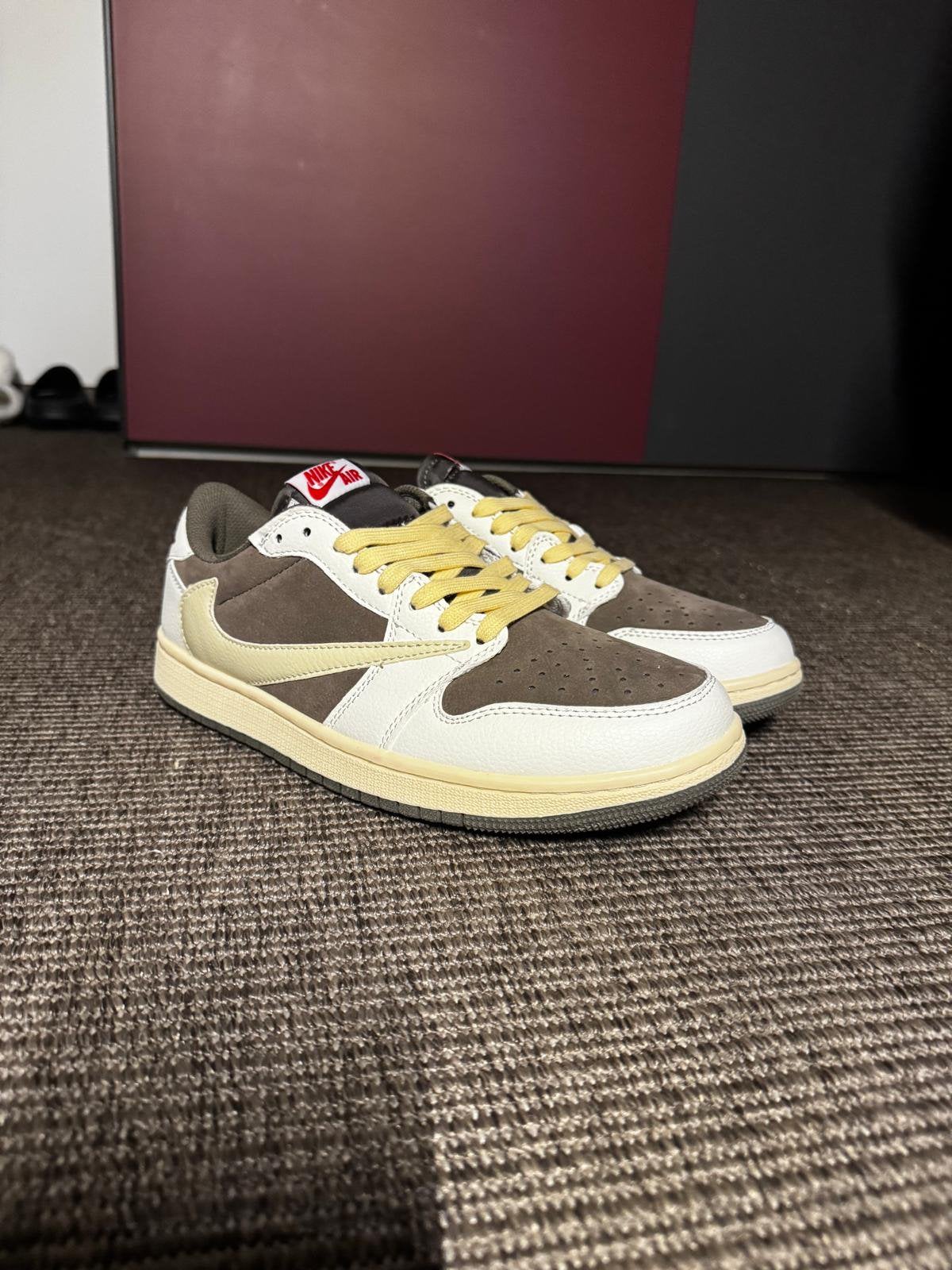 Travis scott’s maat 43, Overige kleuren, Nieuw, Ophalen of Verzenden, Sneakers