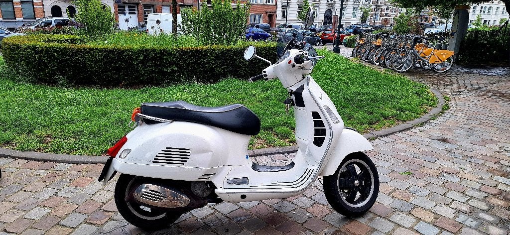 Vespa 300 gts 2450 eur, Fietsen en Brommers, Scooters | Vespa, Ophalen, Benzine, 300 cc
