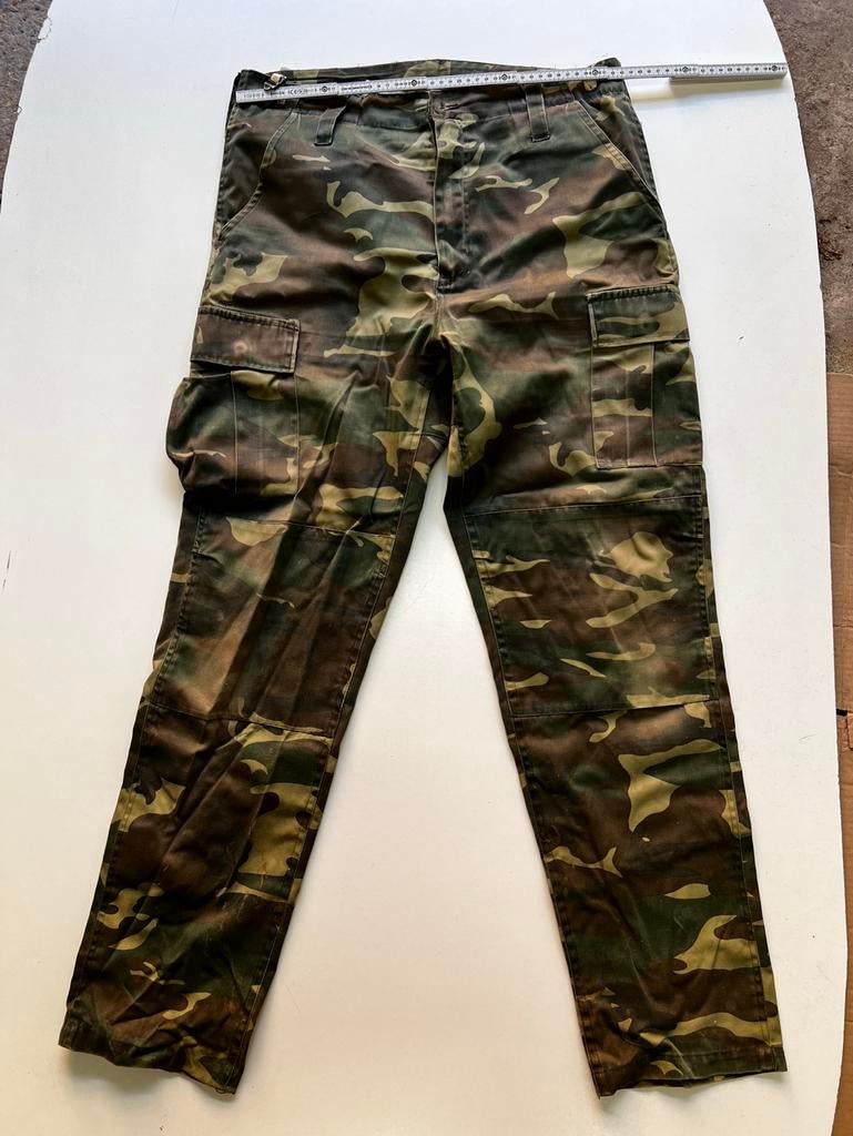 Camouflage broek, Ophalen