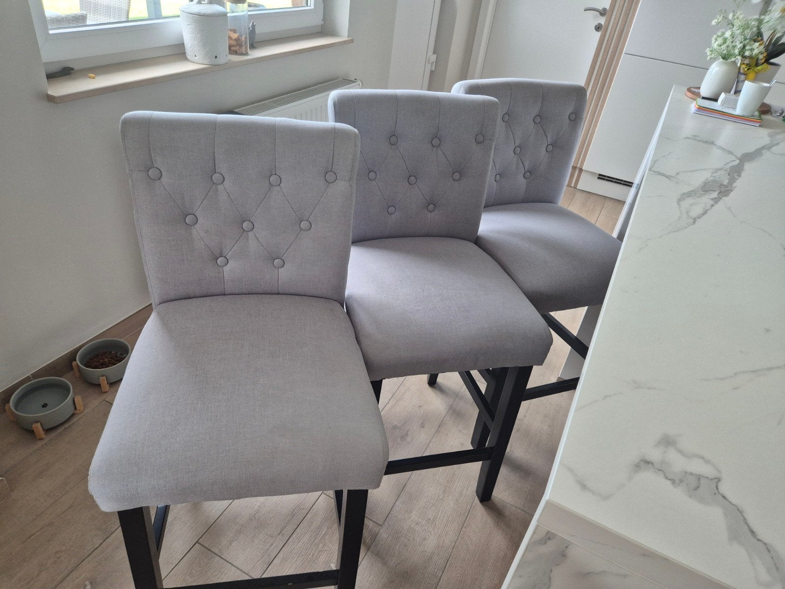 3 Tabourets Capitonné gris idéal pour ilot 93 cm, Maison & Meubles, Tabourets de bar, Enlèvement, Utilisé, Bois, 3 tabourets