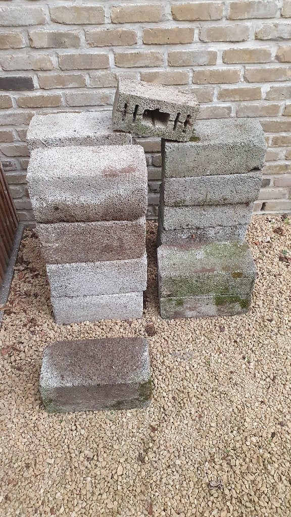 Partij volle betonblokken (15 stuks - 2 formaten), Enlèvement, Comme neuf