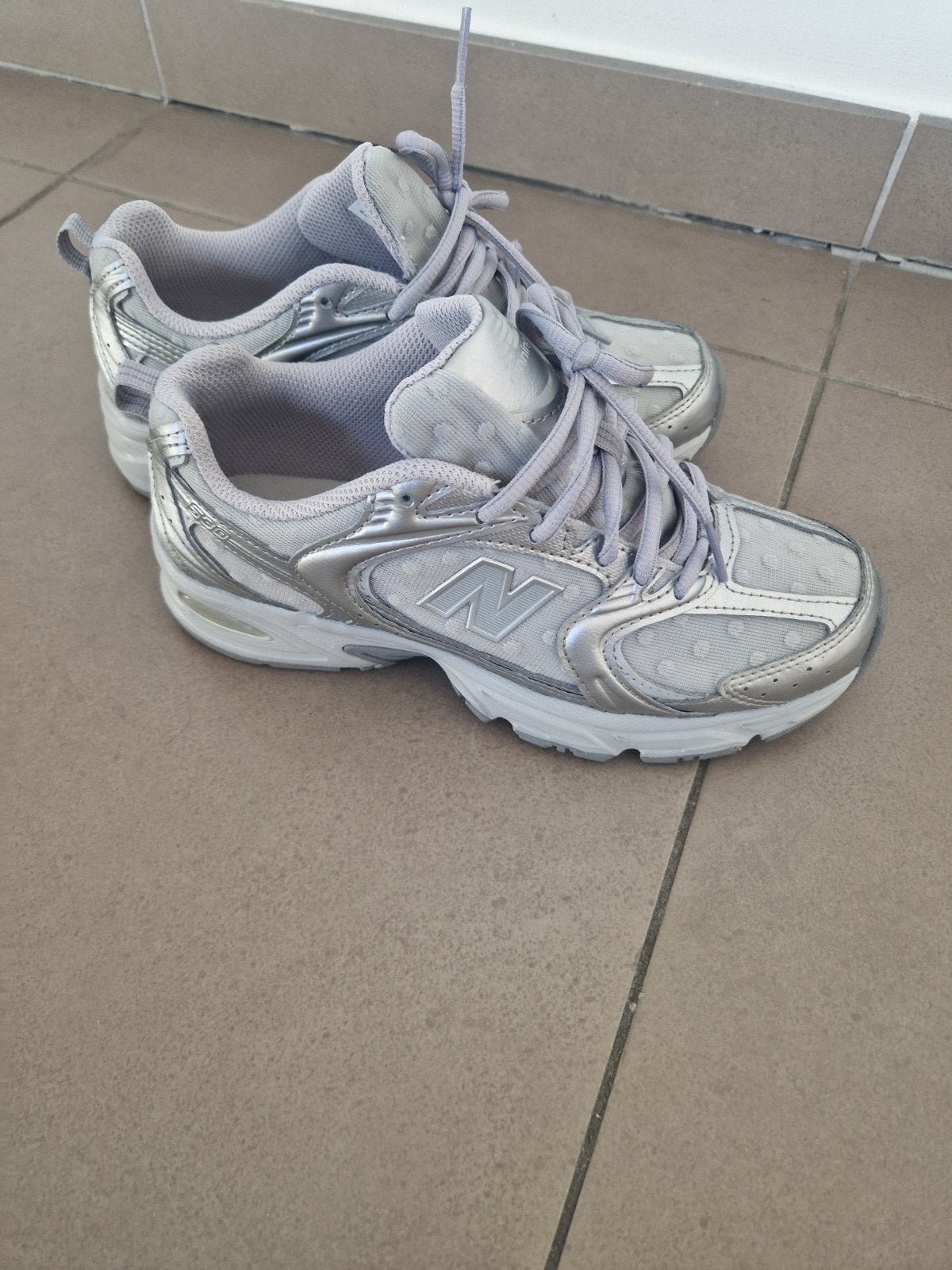 New Balance 530, Enlèvement