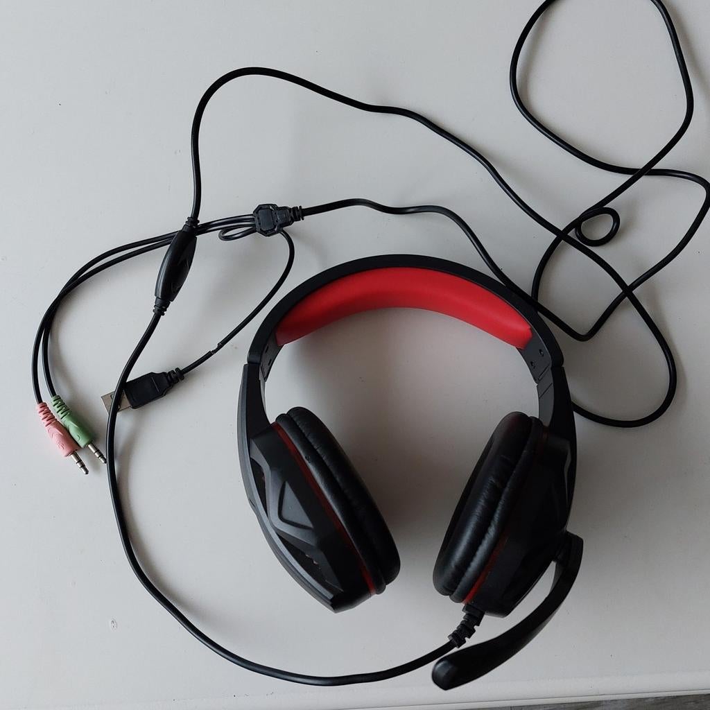 Casque de jeu avec connexion USB. En bon état, Casque gamer, Enlèvement, Utilisé, Over-ear