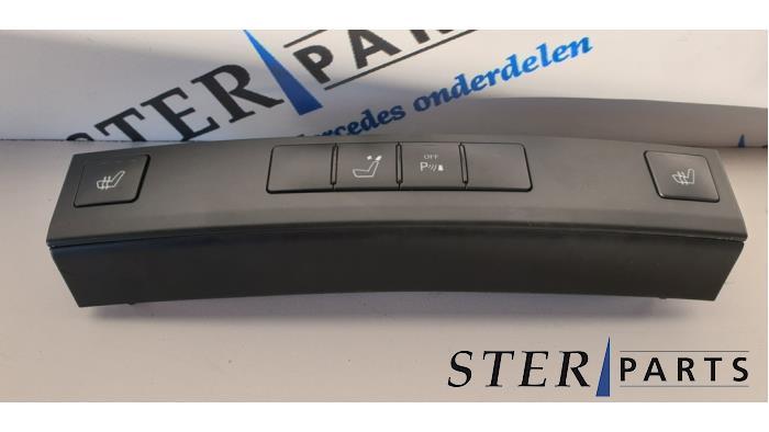 Commutateur chauffage siège d'un Mercedes E-Klasse, Enlèvement ou Envoi, 3 mois de garantie, Utilisé, Mercedes-Benz