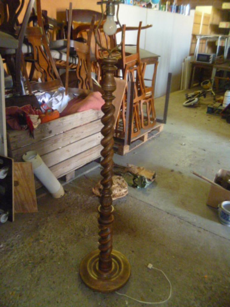 OUDE  GETORSTE  STAANDE LAMPADAIRE, Antiek en Kunst, Ophalen