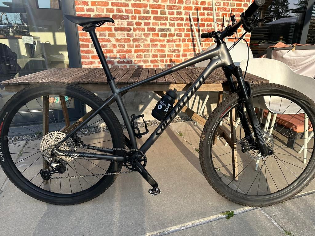 Specialized 21 chisel smk/tarblk l mountainbike, Vélos & Vélomoteurs, Enlèvement, Comme neuf, Hommes