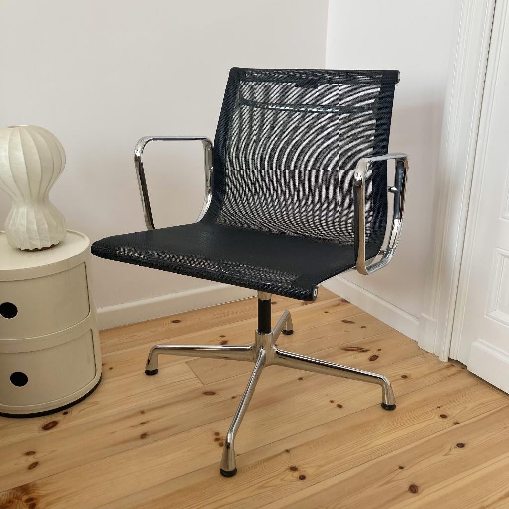 Fauteuil EA108 de Charles & Ray Eames pour Vitra (résille), Enlèvement