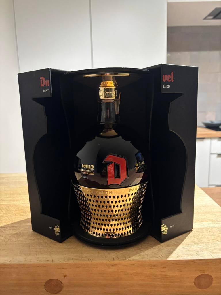2021 Duvel The celebration bottle : 150 jaar Duvel Moortgat, Collections, Vins, Neuf, Autres types, Pleine, Enlèvement ou Envoi