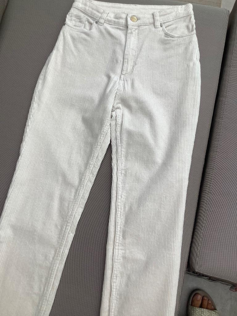 Ribfluwelen beige broek Monki maat 34, Beige, Ophalen of Verzenden, Zo goed als nieuw, Monki