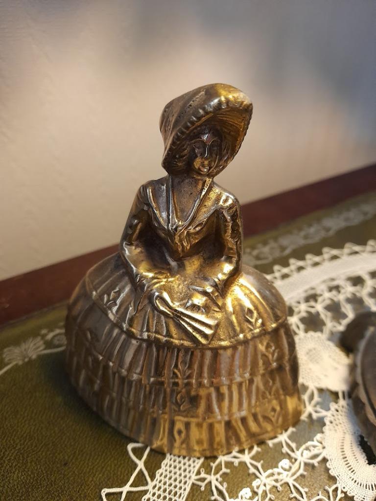 Bronzen tafelbel verschillende modellen, Enlèvement, Bronze