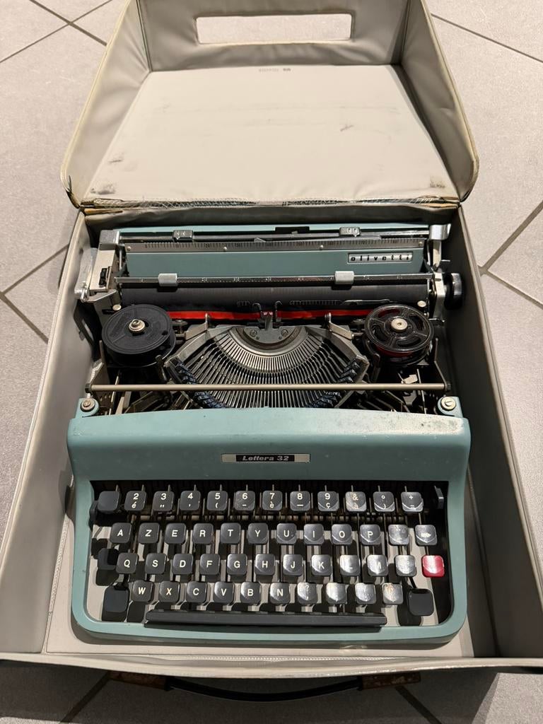 Olivetti Lettera 32 typemachine, Ophalen