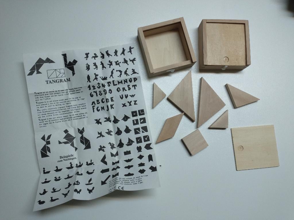 Tangram puzzel in houten doosje (2 stuks), Ophalen of Verzenden, Minder dan 500 stukjes, Zo goed als nieuw, Legpuzzel