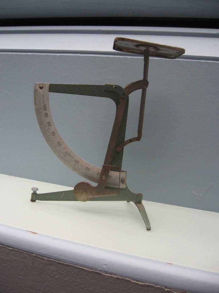 Très ancien pèse-lettre en métal très précis et réglable...., Antiquités & Art, Enlèvement ou Envoi