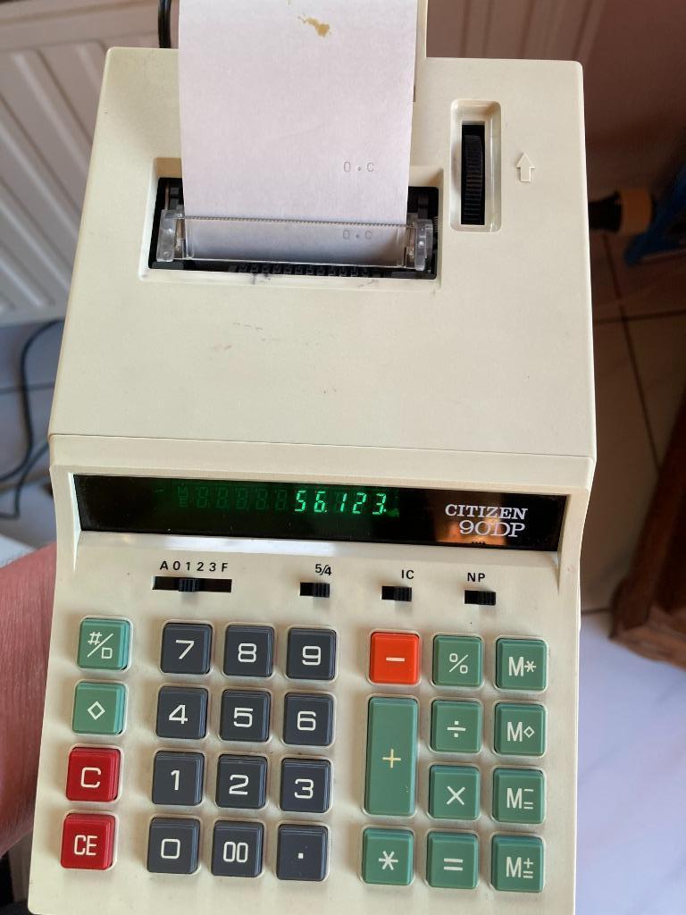 Rekenmachine Japan CBM Corporation Citizen 90 DP (Japans), Verzamelen, Ophalen of Verzenden, Computers en Rekenmachines