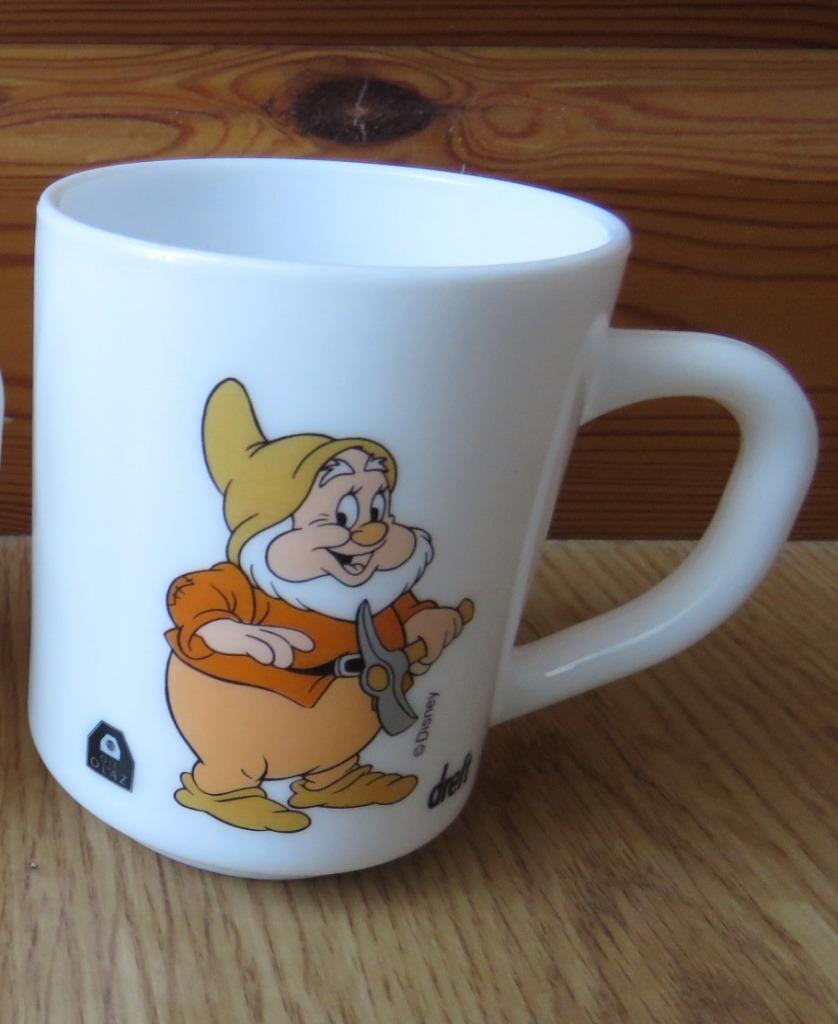 Vintage mug tasse joyeux des 7 nains de Disney en arcopal, Enlèvement ou Envoi, Neuf, Tasse(s) et/ou soucoupe(s)