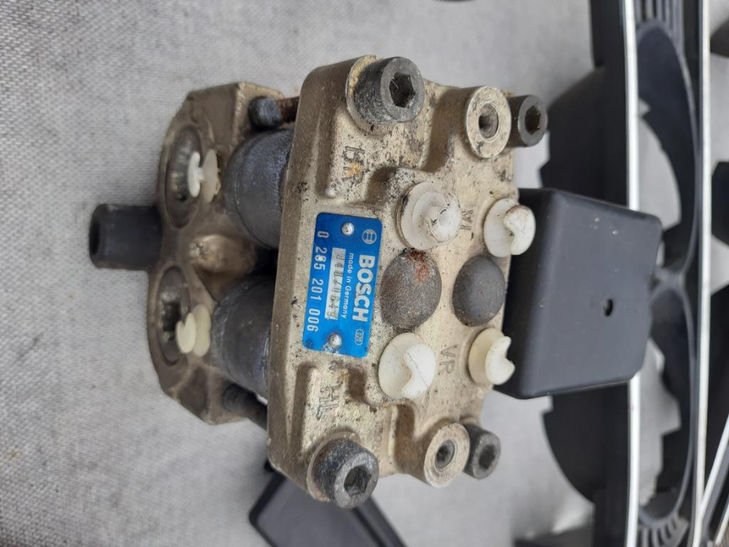 Pompe ABS d'une BMW E24 série 6, Enlèvement, BMW