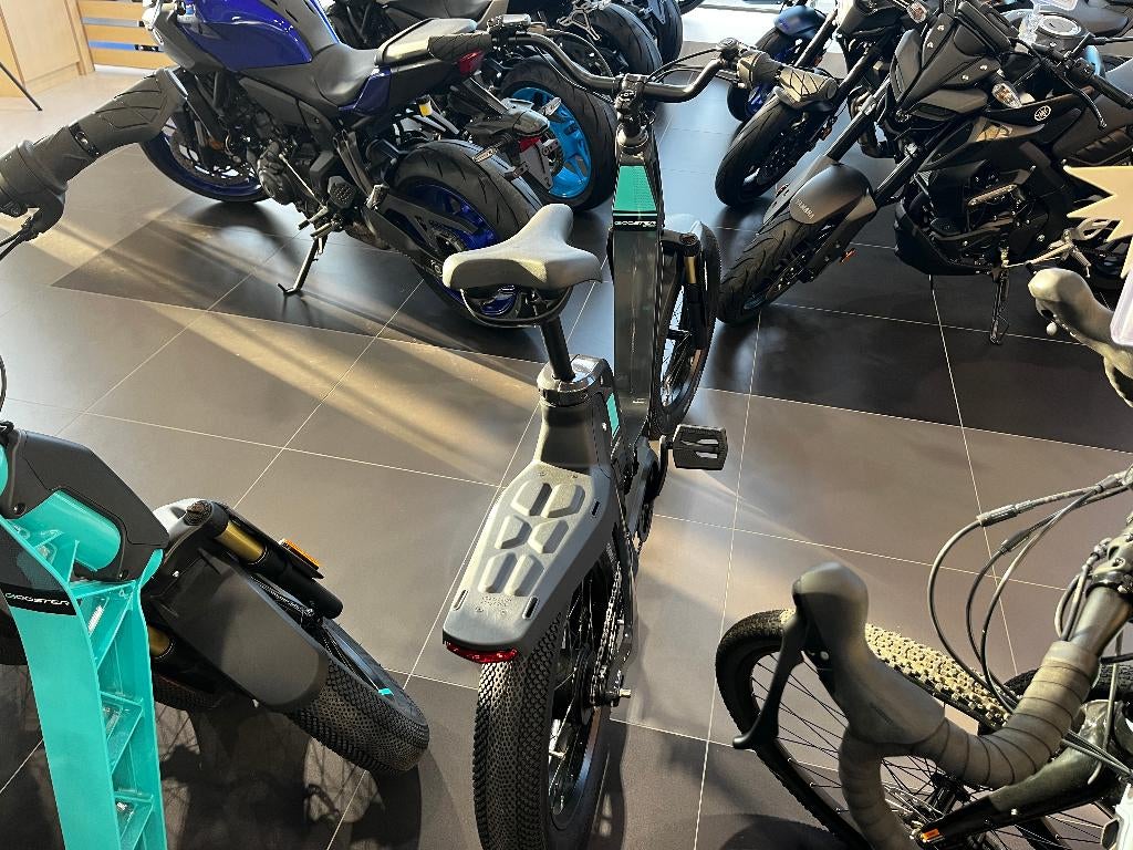 Yamaha BOOSTER Easy, Motos, Entreprise