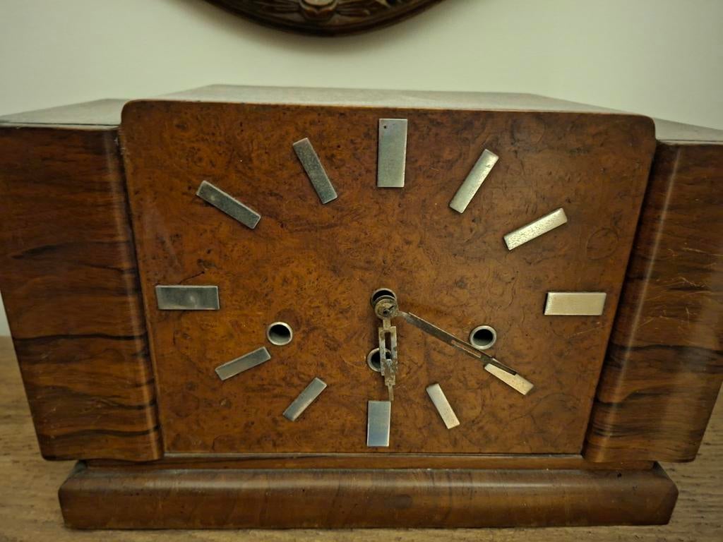 Art deco klok, Ophalen