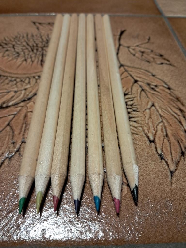 Lot de 7 crayons de couleur, Enlèvement ou Envoi, Neuf, Crayon ou Feutre