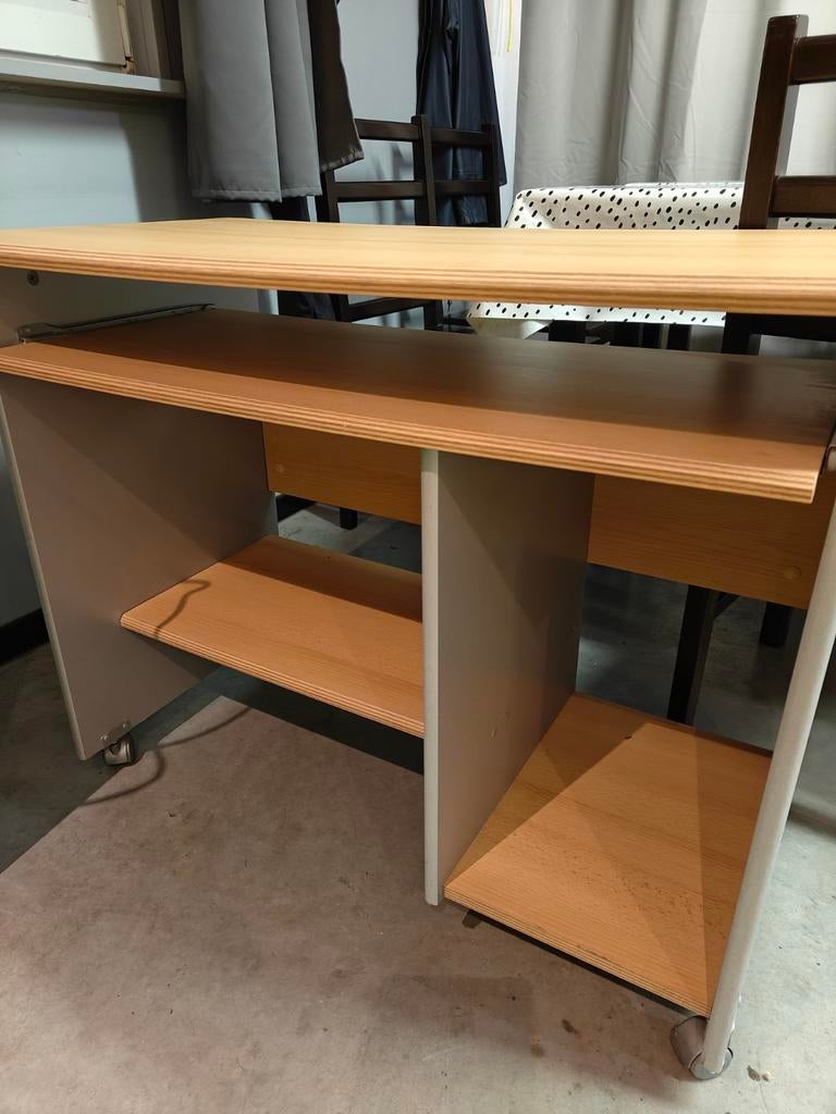 Computertafel op wieltjes, Ophalen