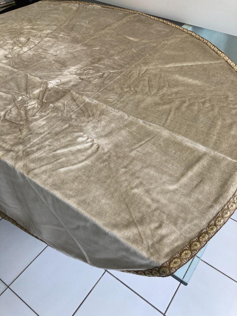 Ovaal beige Velours tafelkleed, Ophalen of Verzenden, Gebruikt, Ovaal, Binnen